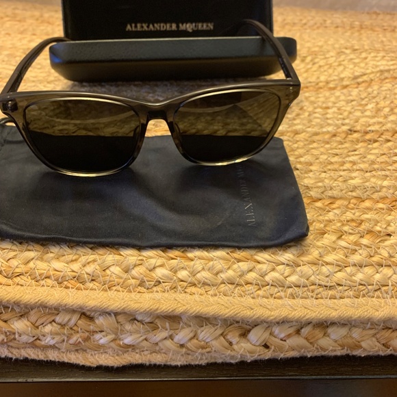Alexander McQueen Men's Sunglasses - Picture 4 of 6